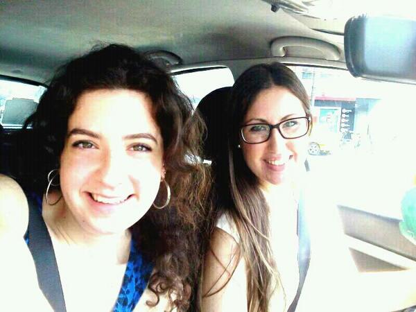 Noee_ta's tweet photo. Moments postexamens, els quals és indispensable desafinar al ritme de la shak! #vieja #loca #sordomuda @cristinamarz http://t.co/JTMVZBl7eh