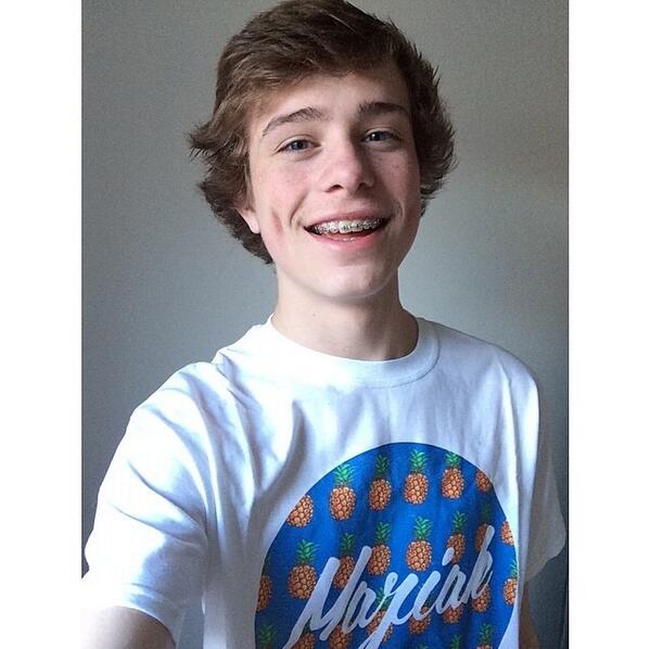 O2LBiebs's tweet image. hey look its my boyfriend