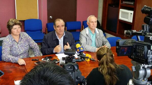 GLPANVer's tweet photo. Rueda de prensa de GLPAN anunciando iniciativa de Reforma a la Constitución del Estado en materia Político Electoral http://t.co/mY6DiMwCQk