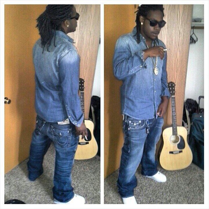 STAR STATUS📢📢💰👻👻✋👊💩💩💩 http://t.co/BHvdtbnsTH<a href="/tag/disway"class="tags"><span>#disway</span></a>