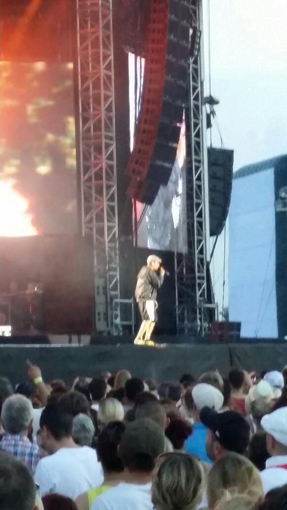 JaniBroda's tweet photo. Xavier Naidoo - ein Wahnsinn Konzert #hrht http://t.co/QRWrG0POPC