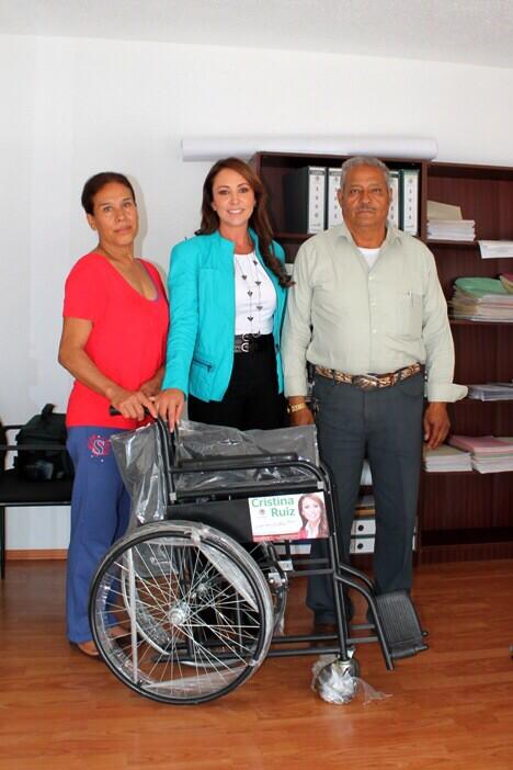 CristinaRuiz_S's tweet photo. El político que no escucha y atiende las necesidades de su gente, no es un buen político. Lunes de Atención Ciudadana http://t.co/syONtE4Z9Q