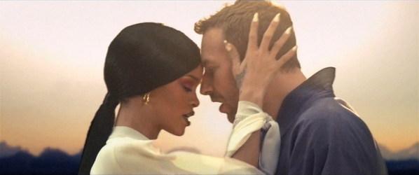 metropolitanafm's tweet photo. #AMIZADEOUNAMORO Rihanna e Chris Martin jantaram em clima de romance...E aí, namoro ou amigos? http://t.co/kae9NiGuCq http://t.co/oDkXKLoGtc