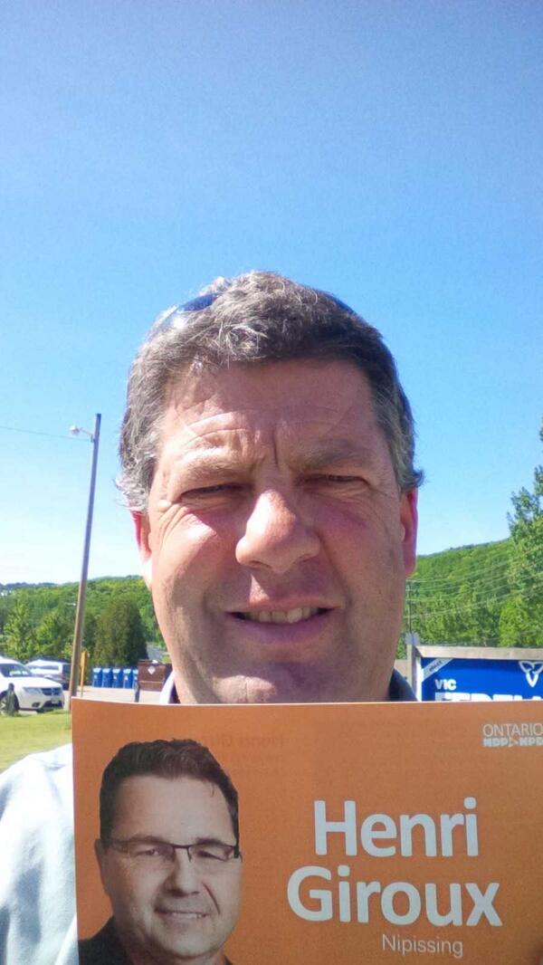 MacDougall1165's tweet image. They may have fancy new signs but we have boots on the ground.thanks cupe966 for the support!! #ondp #cupe #stophudak