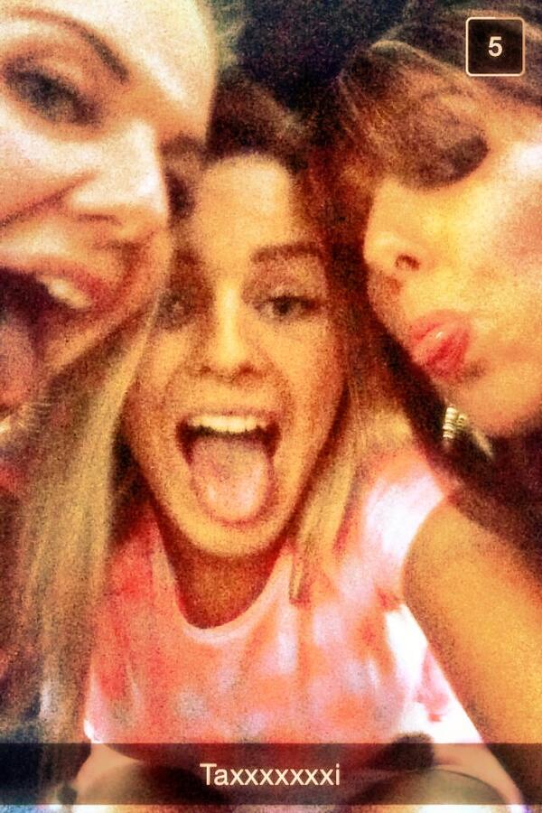 x_michelle86_x's tweet photo. @ScottBecky18 😘😍😜#crazynight xxxxx❤️ http://t.co/PZzApyZpv1