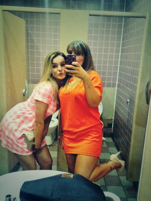 x_michelle86_x's tweet photo. @ScottBecky18 😘😍😜#crazynight xxxxx❤️ http://t.co/PZzApyZpv1