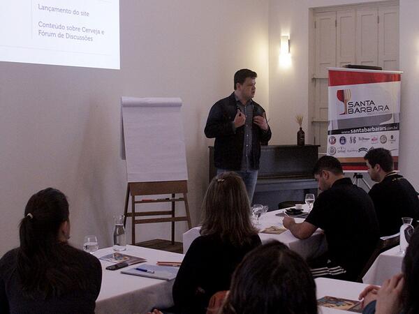 Palestra do Sommelier <a href="/daniel_wolff/">Daniel W</a> no curso de #Empeendedorismo nos Negócios da #Cerveja no solar da <a href="/cervejacoruja/">Cerveja Coruja</a>