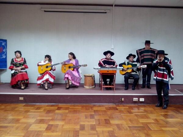 Discapa_Chillan's tweet image. Hoy tuvimos el agrado de escuchar a "Bastones Blancos" en el aniversario del Centro Psicosocial JL Ysern