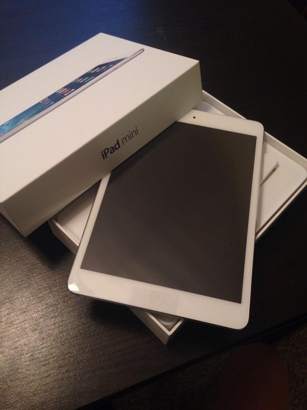 emzzeeee's tweet photo. A gift to myself with my first pay. Heh. Plus it was $100 cheaper, bought this baby for $199 thanks to target. 👍 http://t.co/3aX5ljhx0W