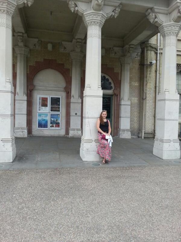 mallu1998's tweet photo. In Brighton, London...♥♥♥ http://t.co/o5TW1e5BUO