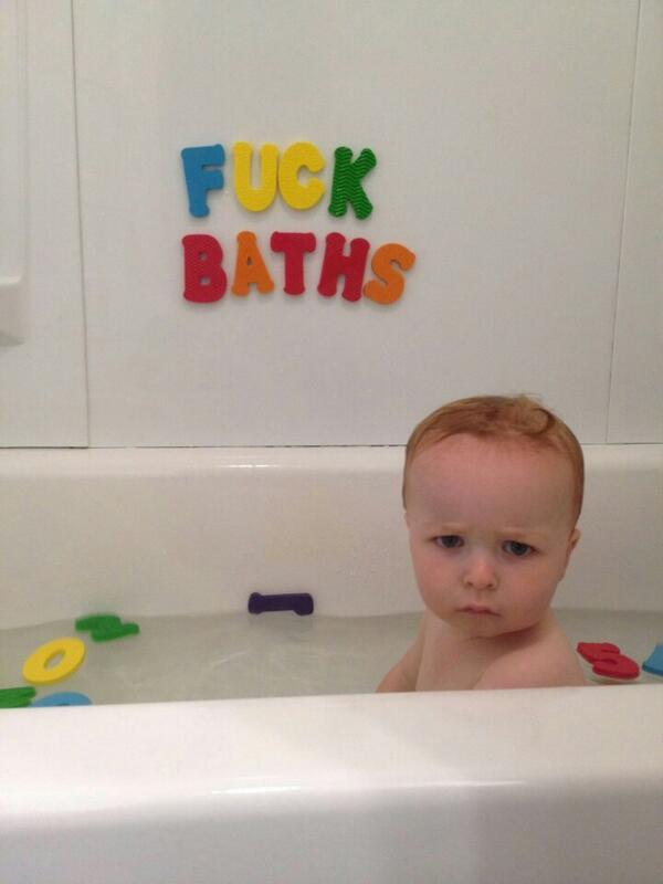 FactsVault's tweet photo. Someone is not enjoying bathtime. 😫 http://t.co/CFxxO6nOfM