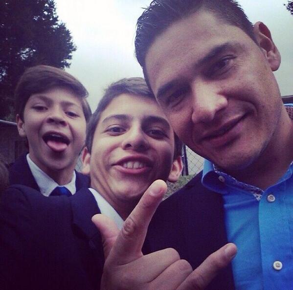 MoyMu23's tweet photo. Con @emiliofl21 y @betorodr10 en un convivió. http://t.co/mvDic0nBwT