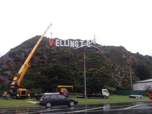 Uh-oh...WHAT HAVE THOSE FOREIGN VAMPIRES GONE AND DONE NOW?? RT <a href="/DeliciousNecks/">WhatWeDoInTheShadows</a> #VELLINGTON #VAMPIRES #RULE