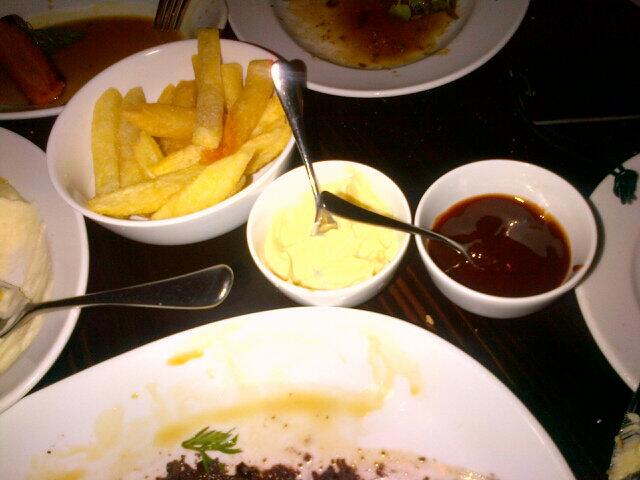 Come to a posh restaurant and Damon had to order chips n bbq sauce, honestly... http://t.co/ckwD6MNi<a href="/tag/gaga"class="tags"><span>#gaga</span></a>