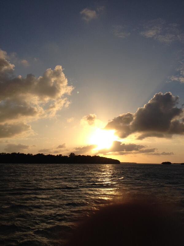 ShareALittleSun's tweet photo. A great sunset spot. RT @FLKeysfishguide: beautiful sunsets in the Florida Keys. #LoveFL http://t.co/kuDlhmxaGU