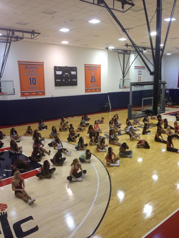 Wizardsdancers's tweet photo. Getting our stretch on! #wgprepclasses http://t.co/VTghwwKyRB