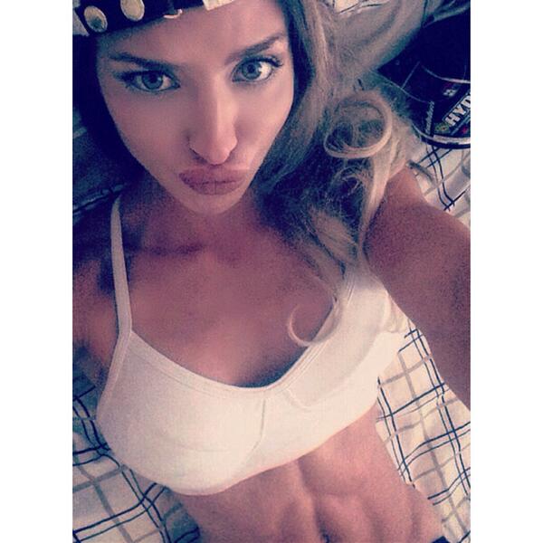 FitJaimielynn's tweet image. Case of the Mondays 😐   ✌️scoops of #hyde @prosupps_llc #pstakeover #fitspo #motivationmonday #makeitcount