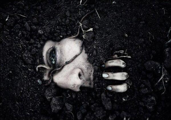 Enterrado vivo. 
¿Tu peor miedo?

Ser enterrado y morir bajo por asfixia..