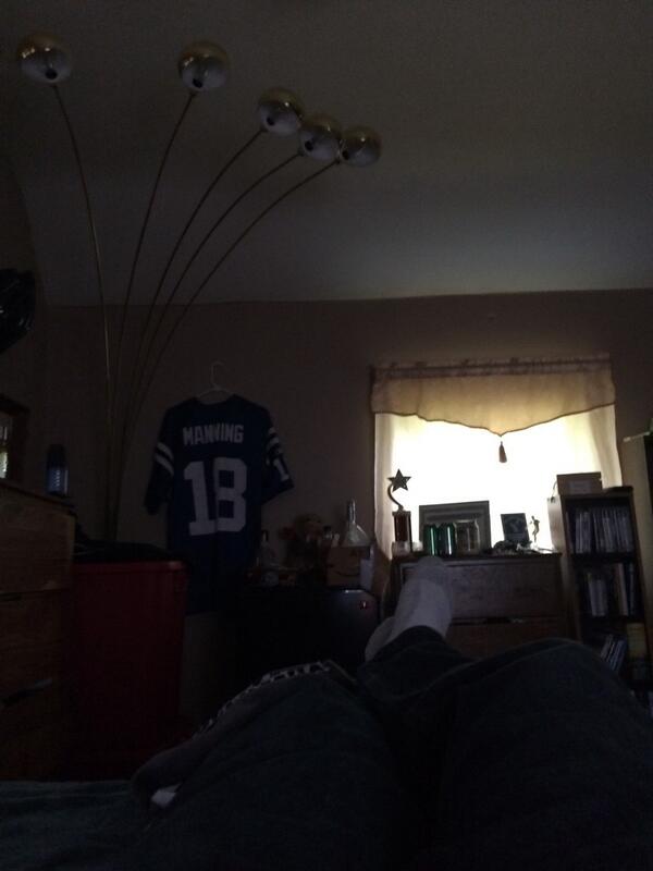 atrain308's tweet photo. Closing my eyes to another day#manningcolts #relax #stuffewalrus? http://t.co/FdBenrlZMn
