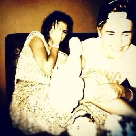 sorryaubrih's tweet photo. im in love with their love. #SelenaForMMVA http://t.co/sriJwwA0jF