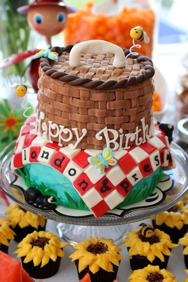 caketresskim's tweet photo. #picnicbasket #cake #picnic #picniccake #customcake #cakecreationsbykim #birthday #sunflowers #cupcakes #birthdaycake http://t.co/vHj52Pidk2