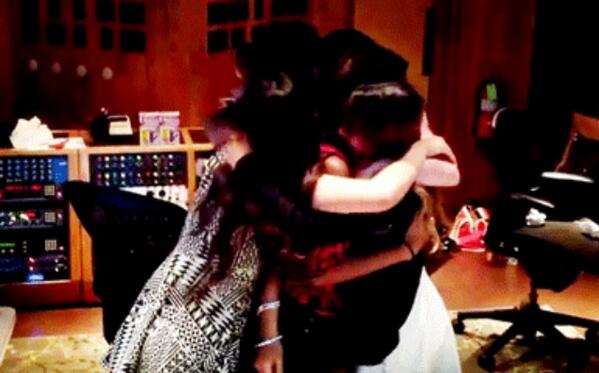 illicitbanks's tweet image. #PreOrderFifthHarmonyBOSS so we can see this happen again!
smarturl.it/5HBOSS