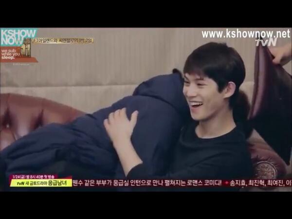 atingngpex's tweet photo. omo chinggu ang sweet ni minhwan yakap agad sa hyung jonghyun nya!!!! #CDD111 @dhebbie2t http://t.co/uyvRsETRy0