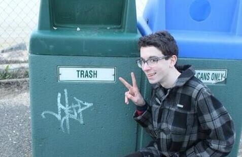 ShitLiquorSays's tweet photo. Selfie with me ex http://t.co/aFD01gXb8T