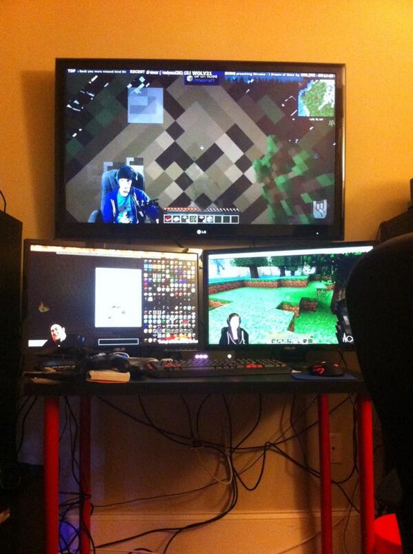 eviestarbright's tweet photo. This is how I watch minecraft. With @MotoCentricGA @21wolv @bacond0nut and @acoust1c_ http://t.co/fvMGdvMb8V