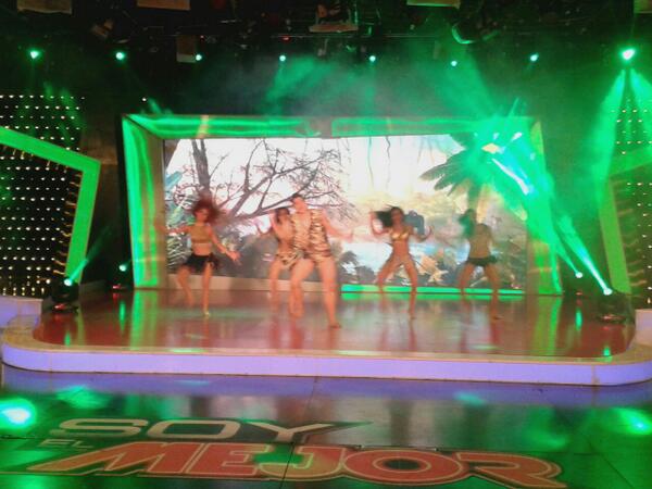 tcsoyelmejor's tweet photo. Increíble danza de @MarioSEMtc fuerza en sus movimientos #UltimoCuartosDeFinal http://t.co/sYIV7ejgQI