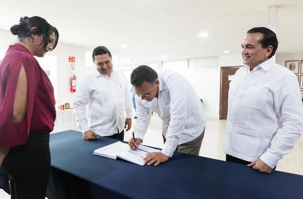 GobYucatan's tweet photo. Otro programas es Ampliando el Desarrollo de los Niños, en escuelas de zonas en situación de alta marginación. http://t.co/6hSN1bllrv