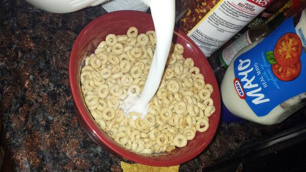 studmuffinbryan's tweet image. Honey Cheerios...are...life 😍😍 #LastOption #IHadNoMoreCereal