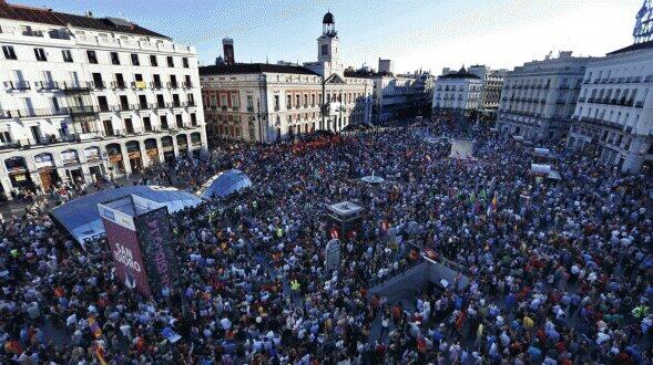 criscandanga's tweet photo. @Pedrojoseher @samirelmaaz 98% de los encuestados en España piden Referendum para ser Una República #AbajoLaMonarquia http://t.co/pB7R1119Dp