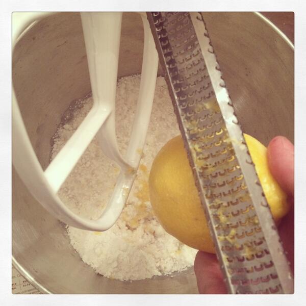 tableteaspoon's tweet image. #lemoncupcakes