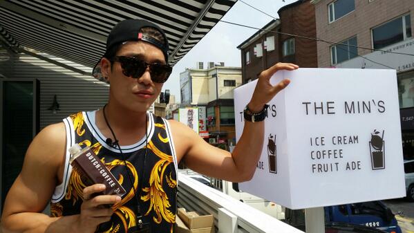2AMCHANGMIN's tweet photo. THE MIN'S 간판 달았습니다^^♡
6월 17일 오픈☆ http://t.co/qApmXF4lOZ