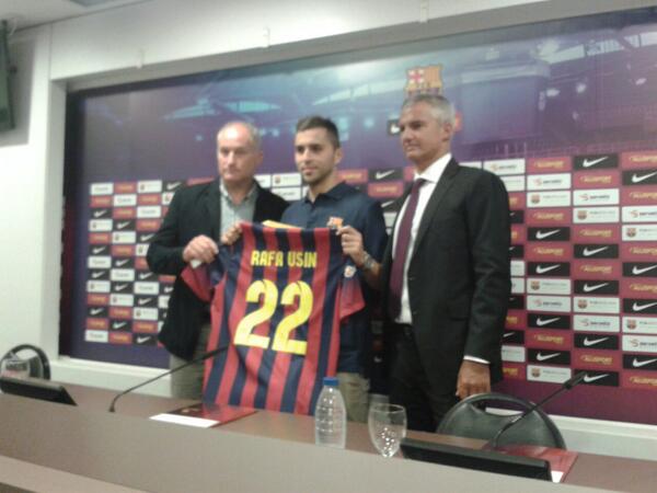 FCBfutbolsala's tweet photo. Javier Bordas, Marc Carmona i Rafa Usín amb la samarreta blaugrana http://t.co/nwJidyNyxD