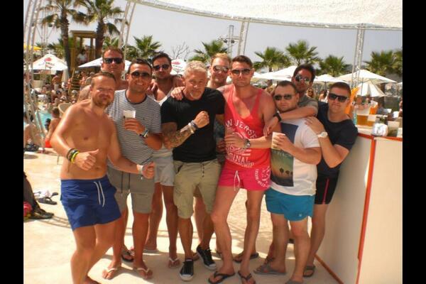 jayg1981's tweet image. Great time at ocean beach with the boys, got a photo with @waynelineker top bloke top place #oceanbeachclub