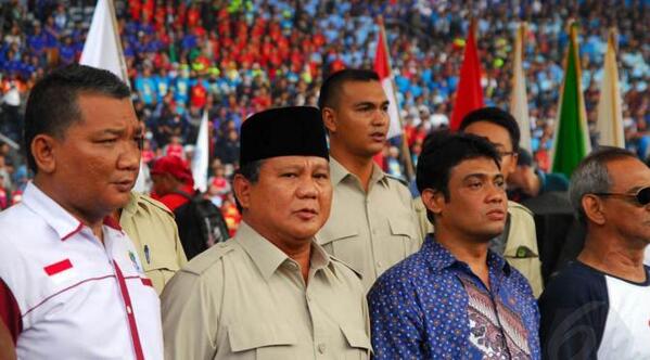 Dukung Prabowo-Hatta, Ratusan Buruh Long March Bandung-Jakarta bit.ly/1n3gP6K