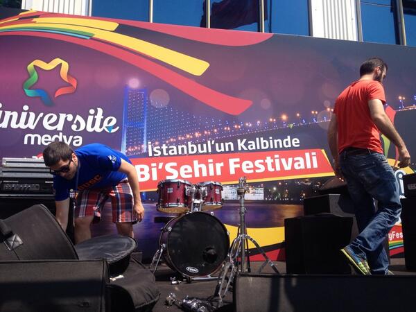 #BiFestival'de alternatif sahne performansları saat 14:30'da başlıyor. Biz geç kalma deriz!