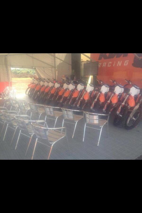 ApexMotocross's tweet photo. Very bright and orange today @KTM_UK @mewse44 @JakeNicholls45 @adamsterry811 @benwatsonmx @carlnunnmx ✊✊🇬🇧🇬🇧 http://t.co/vmg6x0JyWm