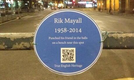 guardiannews's tweet image. 'Rik Mayall punched his friend in the balls here': actor gets fake blue plaque gu.com/p/3qxd8/tw