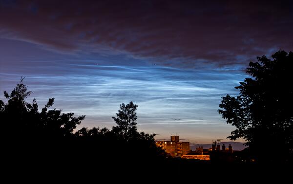 PeteUrwin's tweet photo. Just managed to catch a nice display of Noctilucent Clouds late last night before the clouds rolled in http://t.co/jZyz1eKbbJ