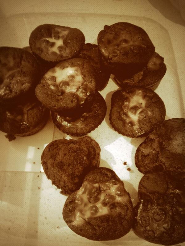 Kate_Foreman01's tweet photo. Might have slightly burnt the cheesecake muffins but... They still taste sooooo good!!! http://t.co/lprd6Ako0Y