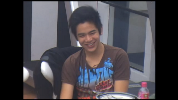 JoshFansClub's tweet photo. The Smile  @PBBabscbn #uberKANTAHAN http://t.co/a6I3AyGl6b