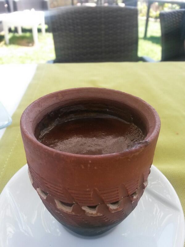 dnzgkdmn's tweet photo. Komşularla kahvaltı.. profesyonel ev hanımı:) Güveçte kahve süper.. http://t.co/tfbwHUzu24 http://t.co/P5NhBSWxKh