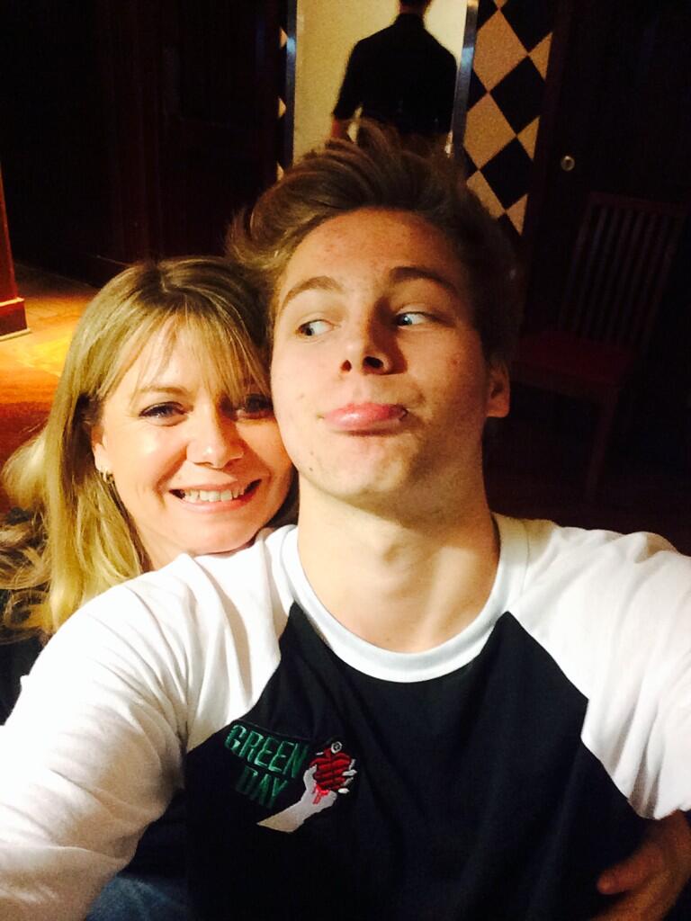 Luke Hemmings On Twitter Good To See Mum Even Just For A Little Bit