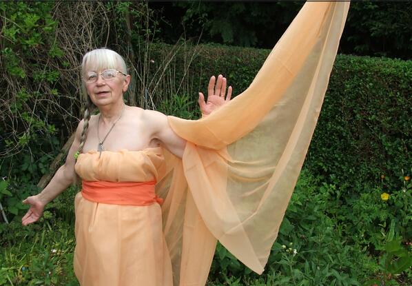 Of course the hedgewitch has an answer... the Sari! India has long since sloved the problem :)