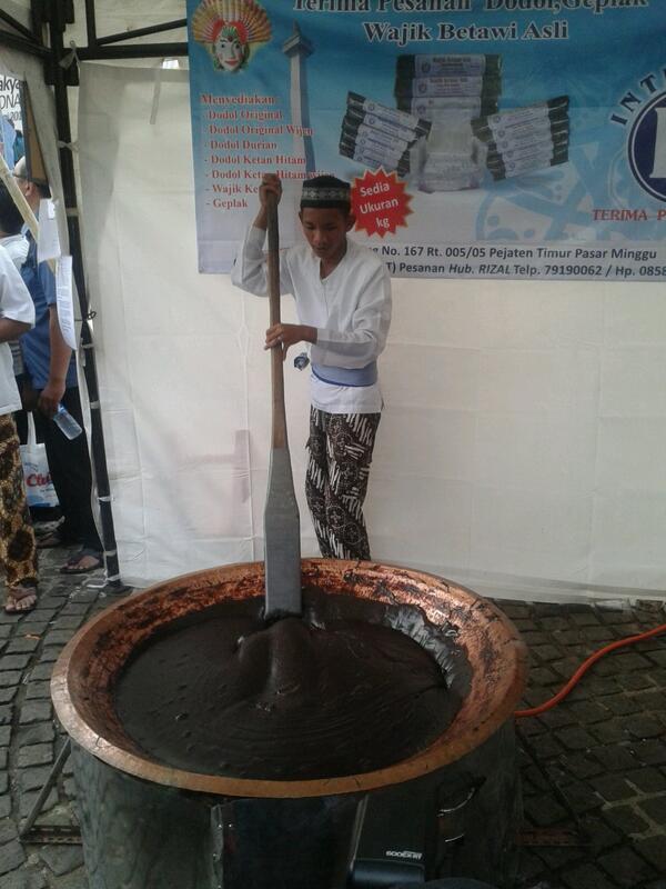 SeputariNews's tweet photo. Ada dodol tradisional khas Jakarta loh disini, dan tentunya dengan harga yang terjangkau !! #PRJmonas2014 http://t.co/MHcQR2aYxj