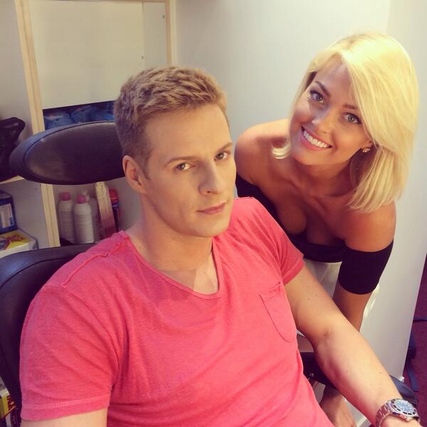 caroreceveur's tweet photo. Tellement heureux de me retrouver 😅✌️
@Mdelormeau http://t.co/PvdmSJH84r
