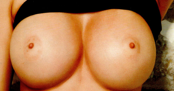 PopModelApp's tweet image. Whose Boobs? #tittytuesday #quiz